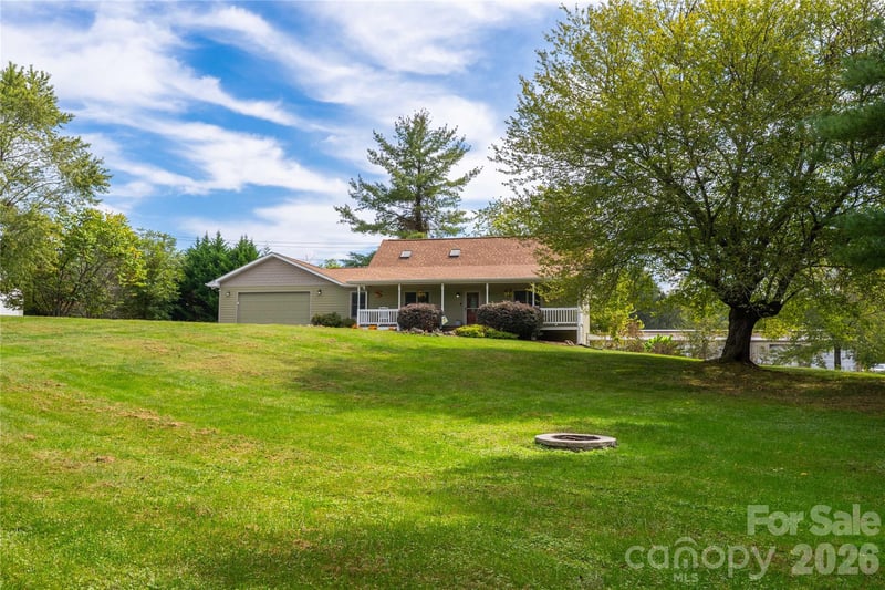 43 Evan Tyler Ln, Horse Shoe, NC 28742