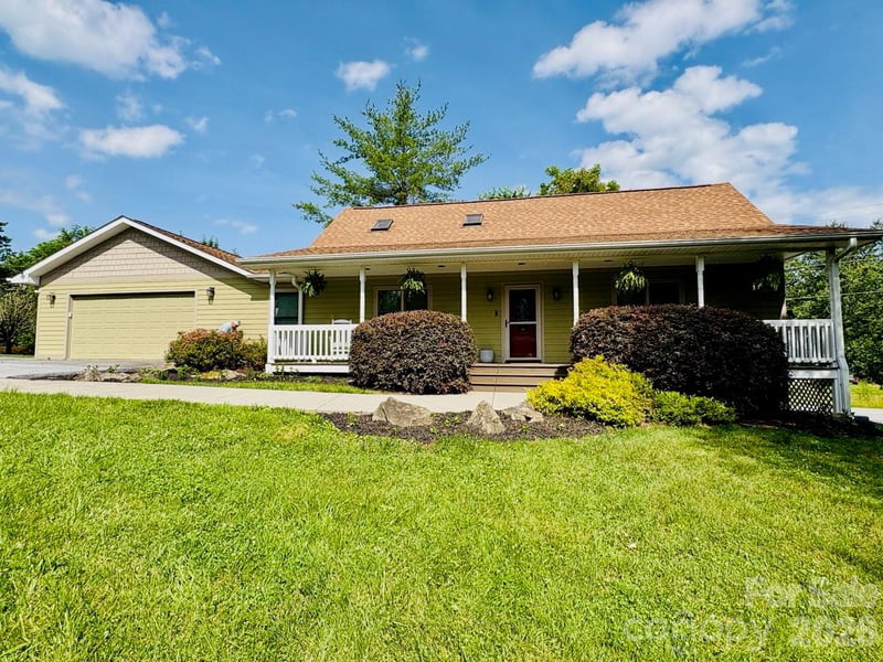 43 Evan Tyler Ln, Horse Shoe, NC 28742