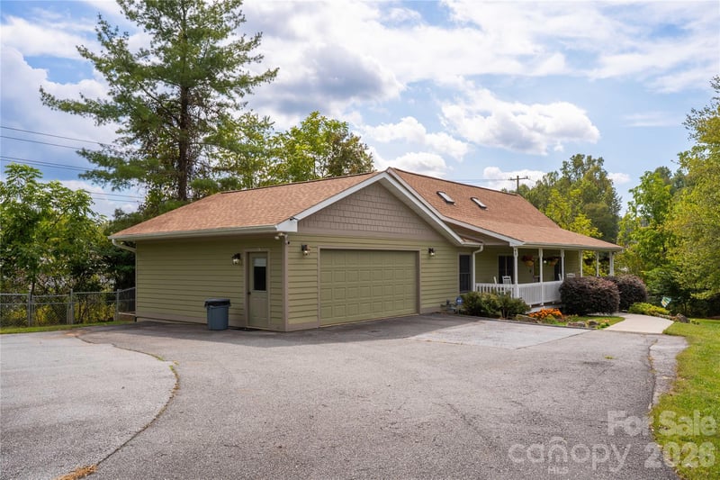 43 Evan Tyler Ln, Horse Shoe, NC 28742