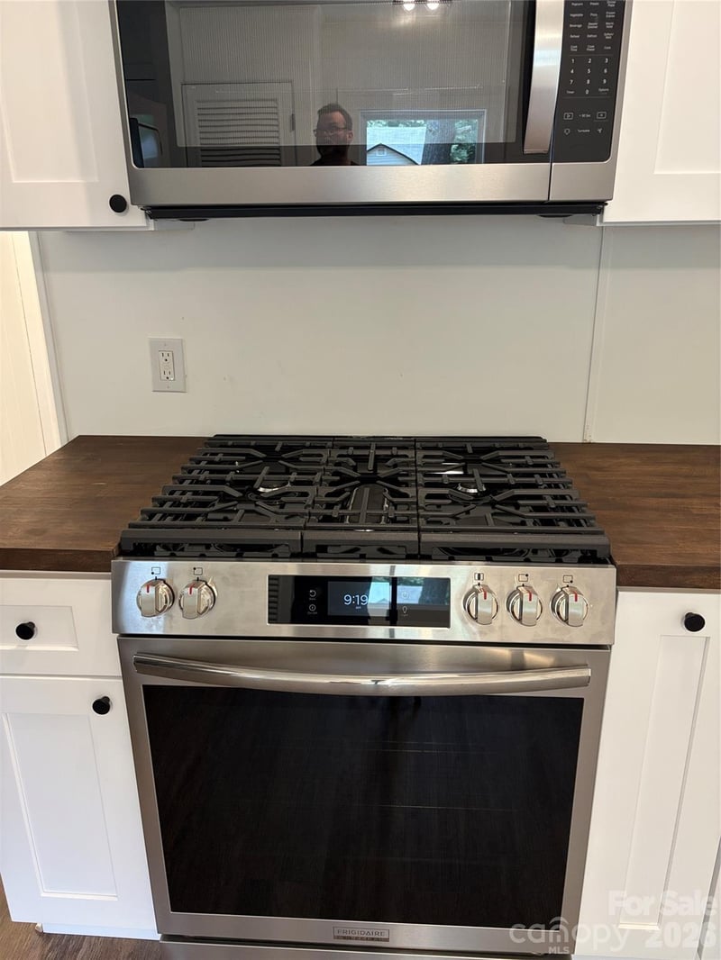 1107 Meeting St, Statesville, NC 28677