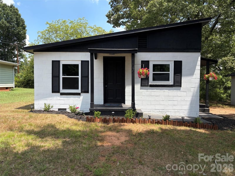1107 Meeting St, Statesville, NC 28677