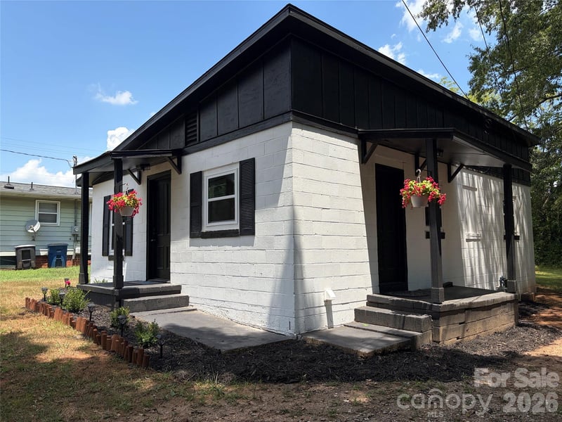 1107 Meeting St, Statesville, NC 28677
