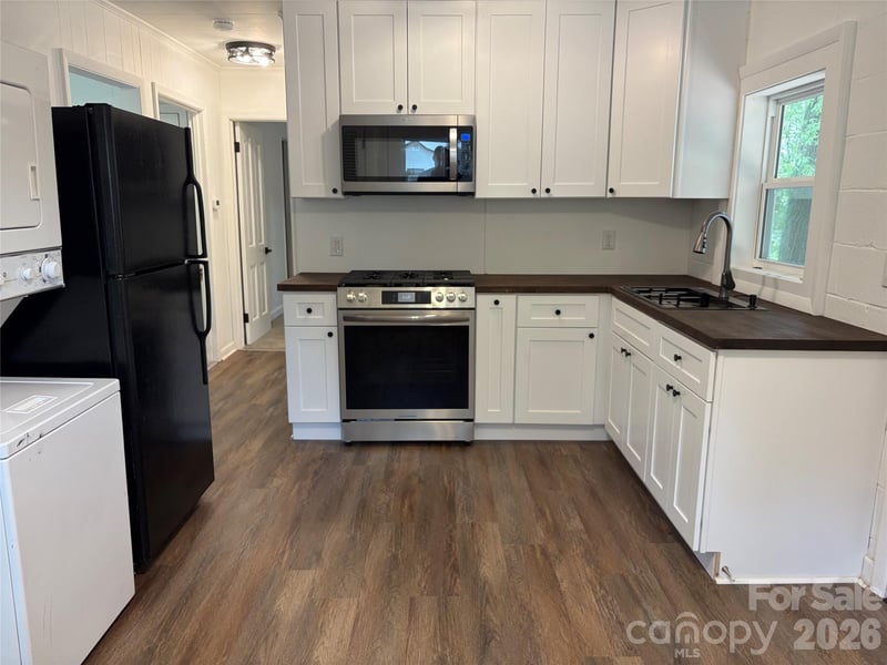 1107 Meeting St, Statesville, NC 28677