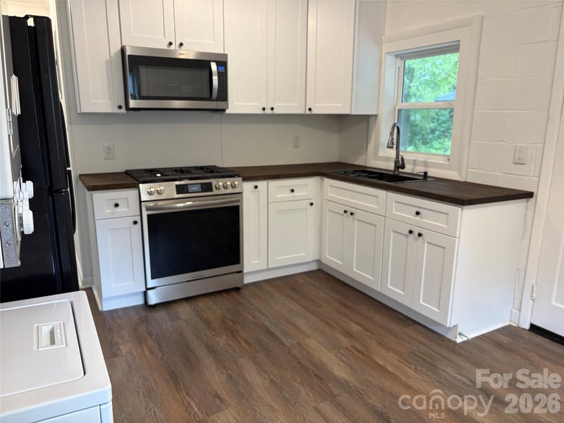 1107 Meeting St, Statesville, NC 28677
