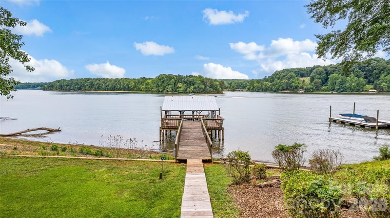 158 Wildwood Trail Dr, Statesville, NC 28677