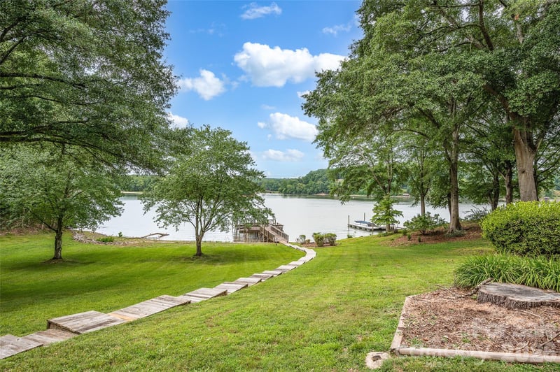 158 Wildwood Trail Dr, Statesville, NC 28677