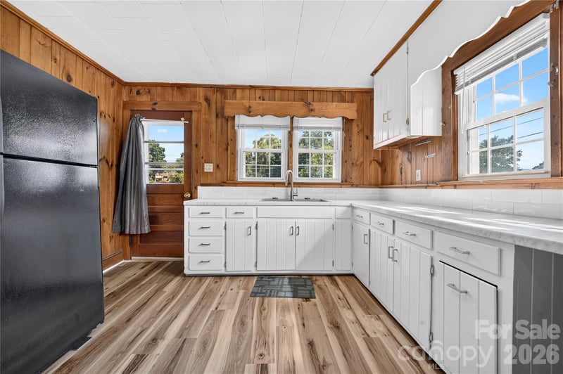 893 7th Street Dr, Hickory, NC 28602