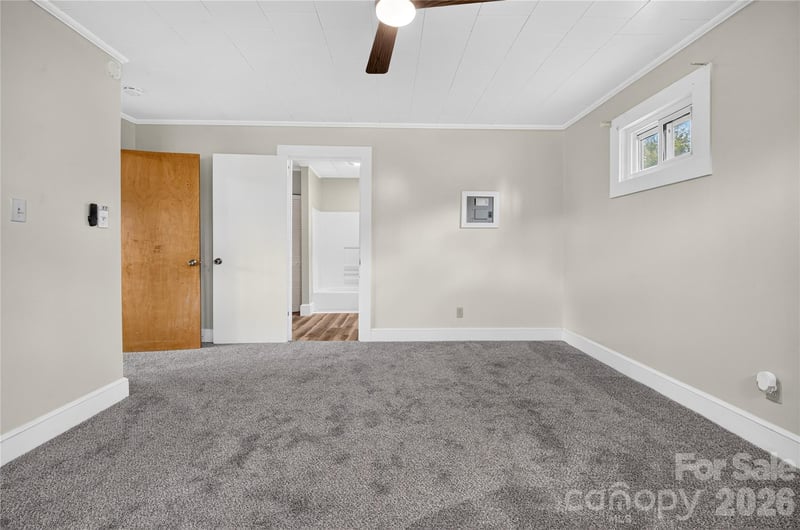 893 7th Street Dr, Hickory, NC 28602