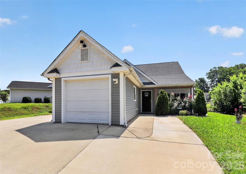 6033 Mary Blair Ln, Charlotte, NC 28214