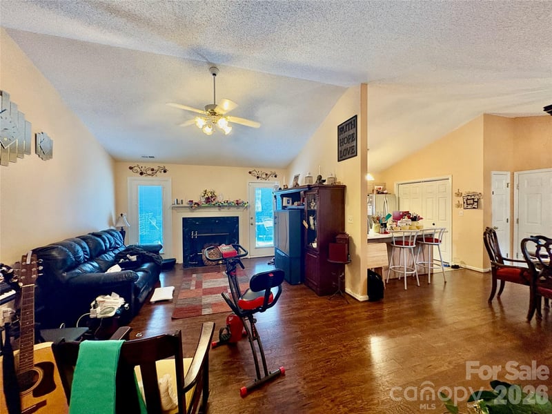 64 Mount Carmel Dr, Asheville, NC 28806