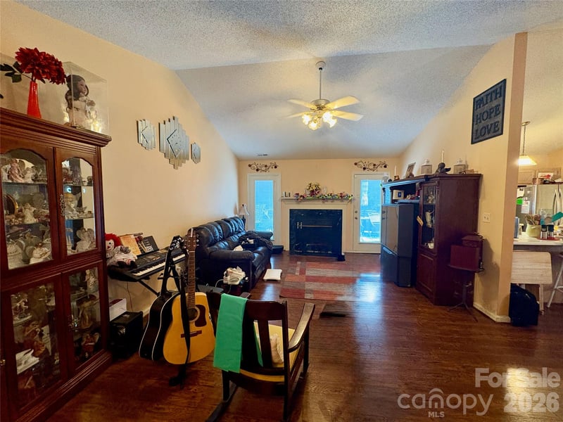 64 Mount Carmel Dr, Asheville, NC 28806
