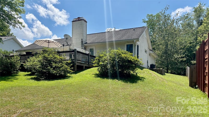 64 Mount Carmel Dr, Asheville, NC 28806