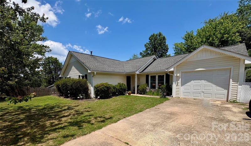 64 Mount Carmel Dr, Asheville, NC 28806