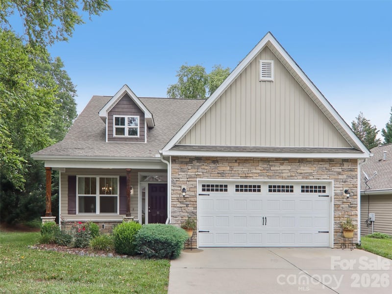 11 Eagle Pointe Way, Flat Rock, NC 28731