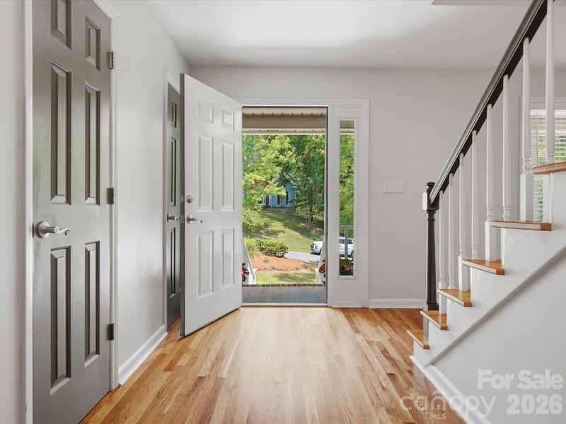 419 Whitefriars Ln, Matthews, NC 28105