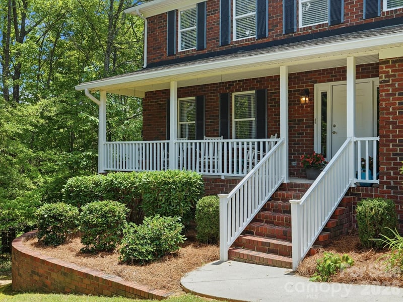 419 Whitefriars Ln, Matthews, NC 28105