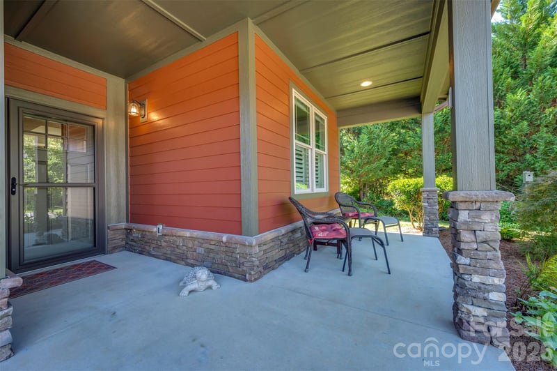 584 Summerfield Pl, Flat Rock, NC 28731