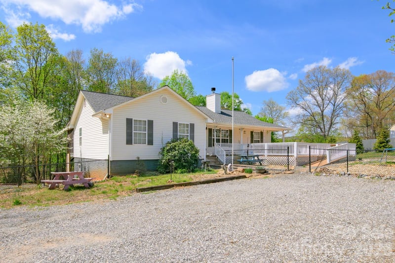 533 Tuckers Grove Rd, Statesville, NC 28625