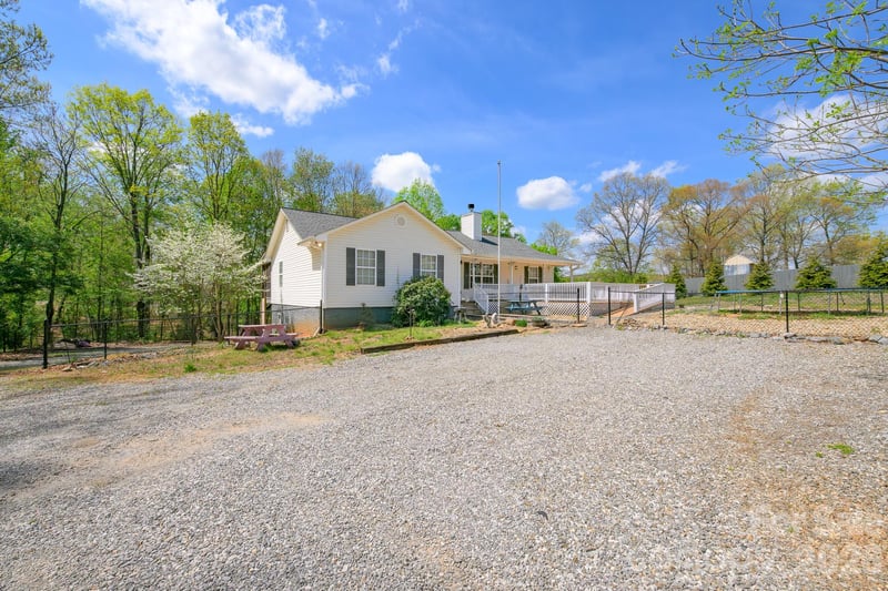533 Tuckers Grove Rd, Statesville, NC 28625