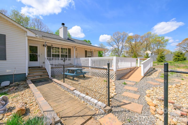 533 Tuckers Grove Rd, Statesville, NC 28625