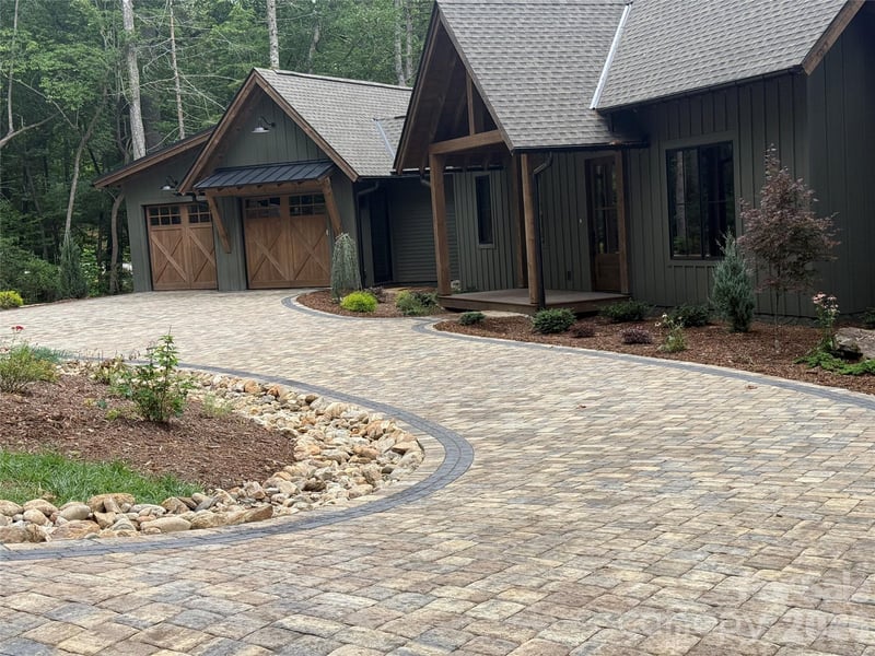 465 Mountain Brook Trl, Brevard, NC 28712