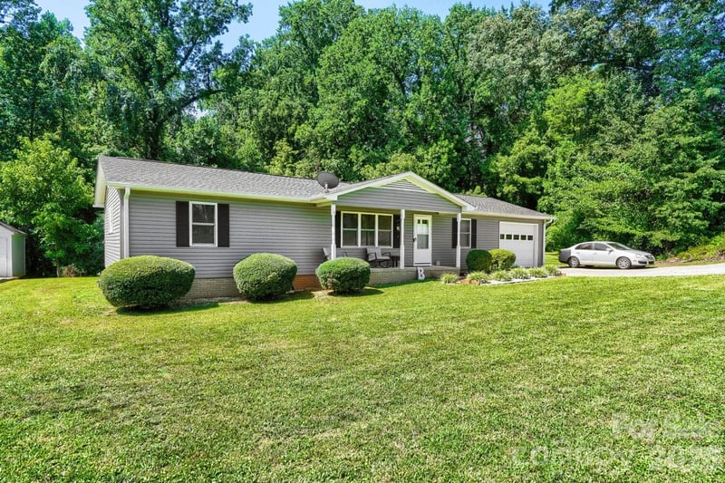 2601 Lynn Dr, Gastonia, NC 28054