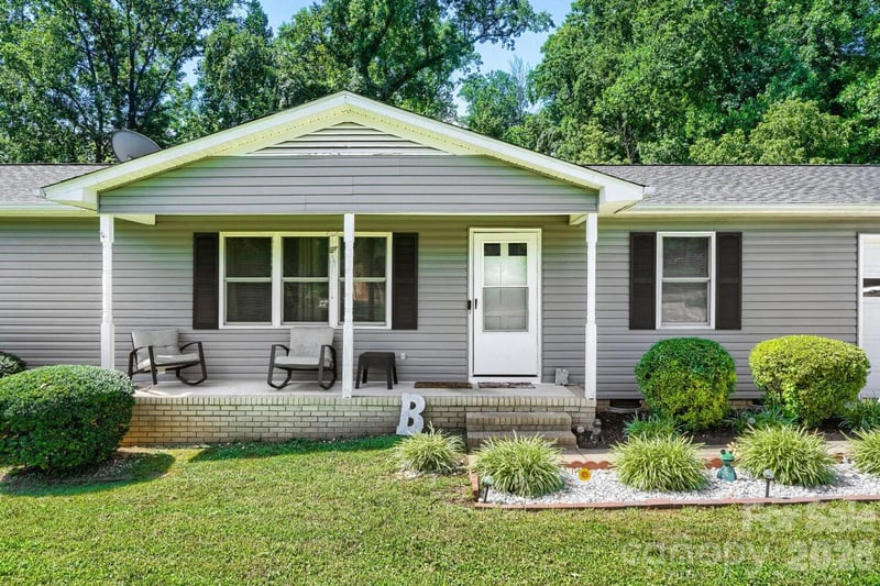 2601 Lynn Dr, Gastonia, NC 28054