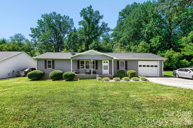 2601 Lynn Dr, Gastonia, NC 28054