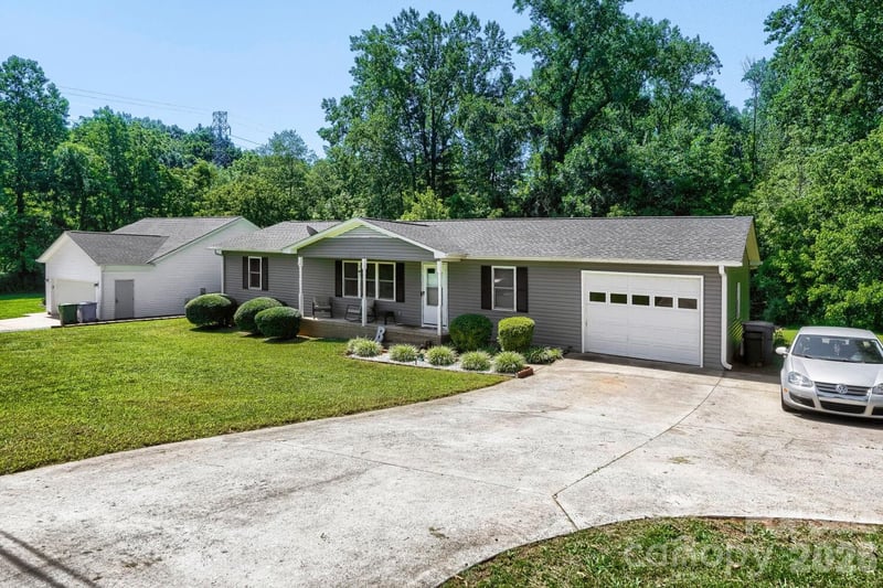 2601 Lynn Dr, Gastonia, NC 28054
