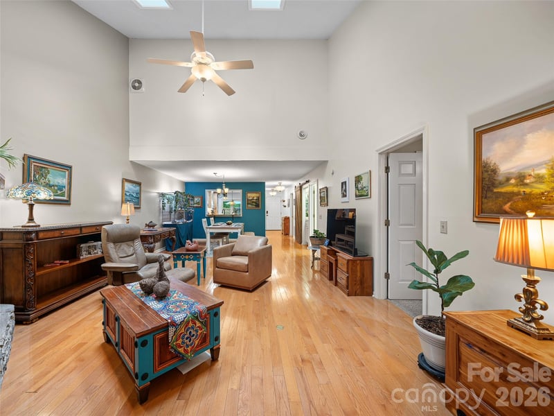 303 White Oak Dr, Hendersonville, NC 28791