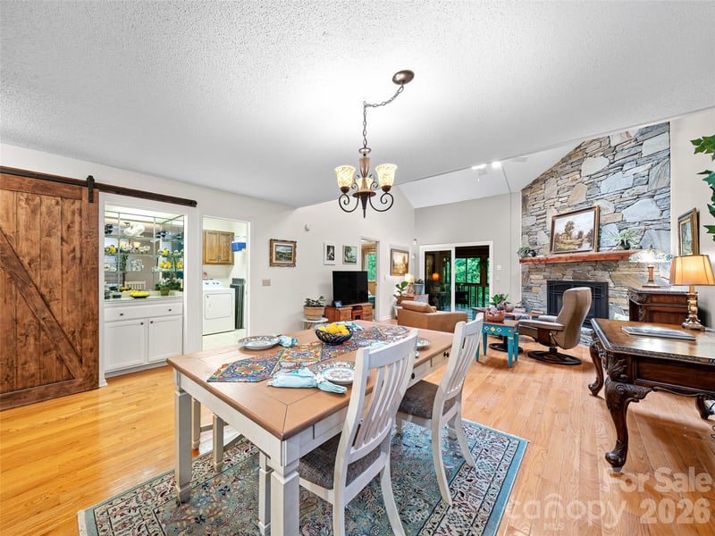 303 White Oak Dr, Hendersonville, NC 28791
