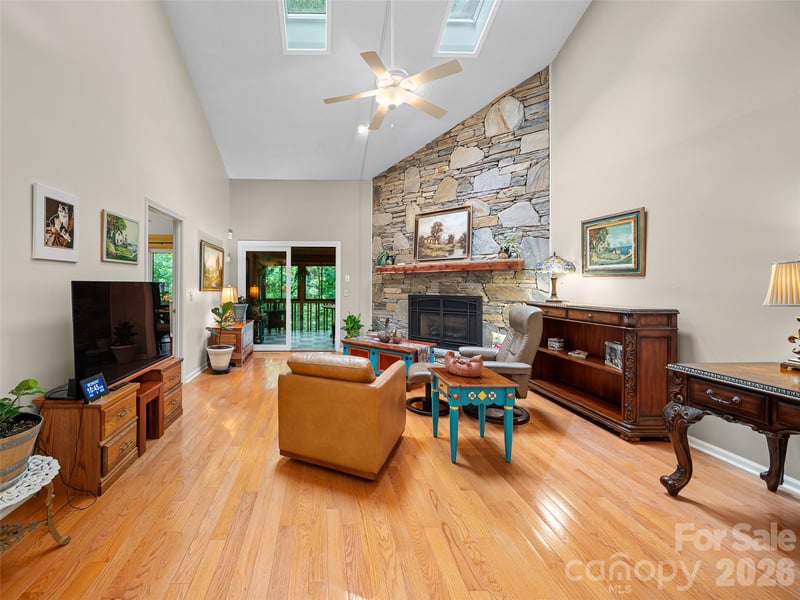303 White Oak Dr, Hendersonville, NC 28791