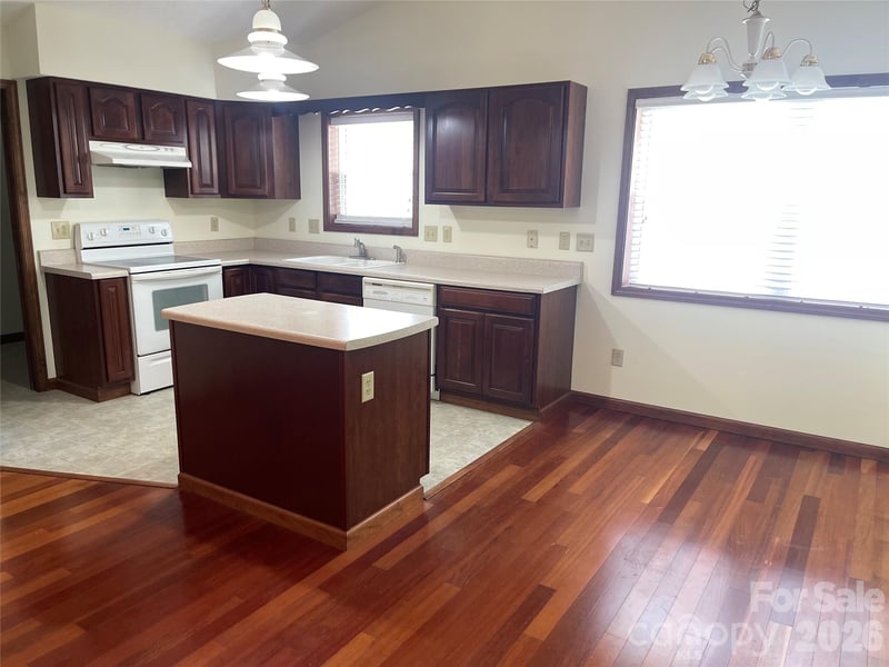 118 Whitewater Dr, Maggie Valley, NC 28751
