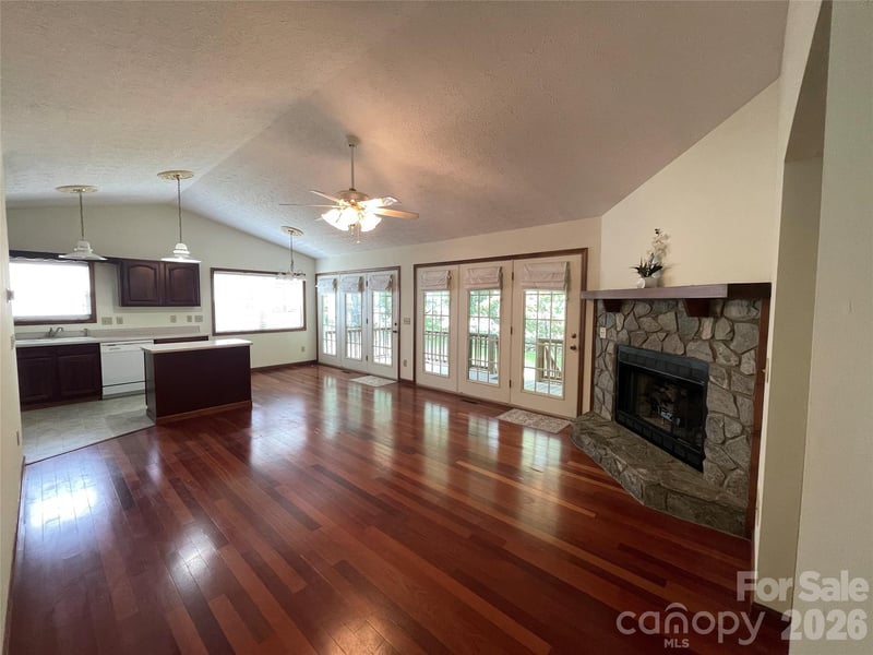 118 Whitewater Dr, Maggie Valley, NC 28751