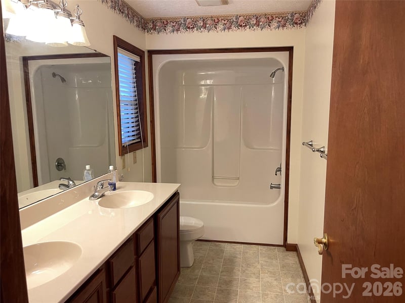 118 Whitewater Dr, Maggie Valley, NC 28751