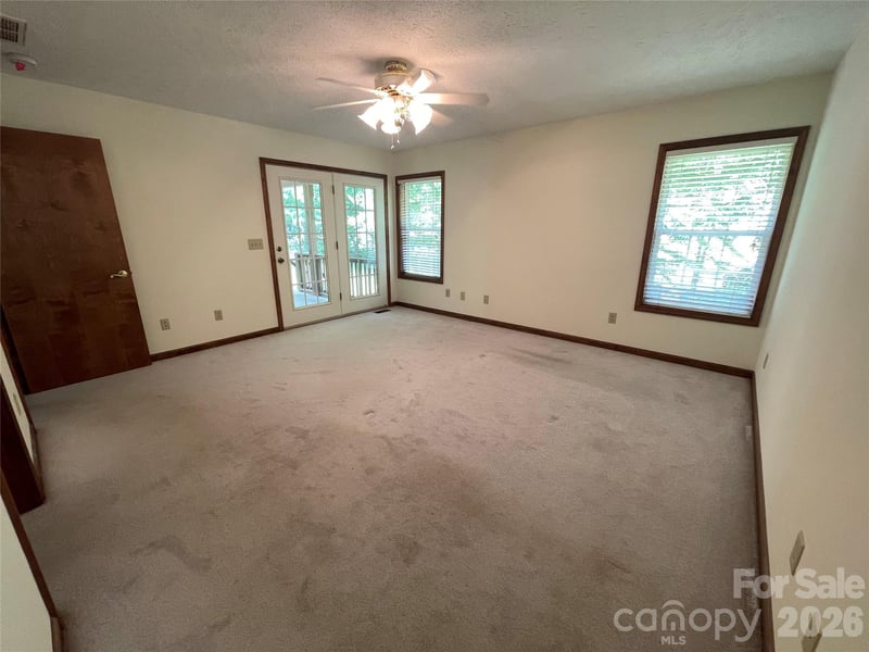118 Whitewater Dr, Maggie Valley, NC 28751