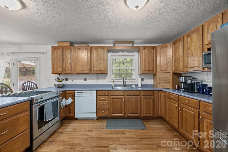 124 Lytle Cove Rd, Swannanoa, NC 28778