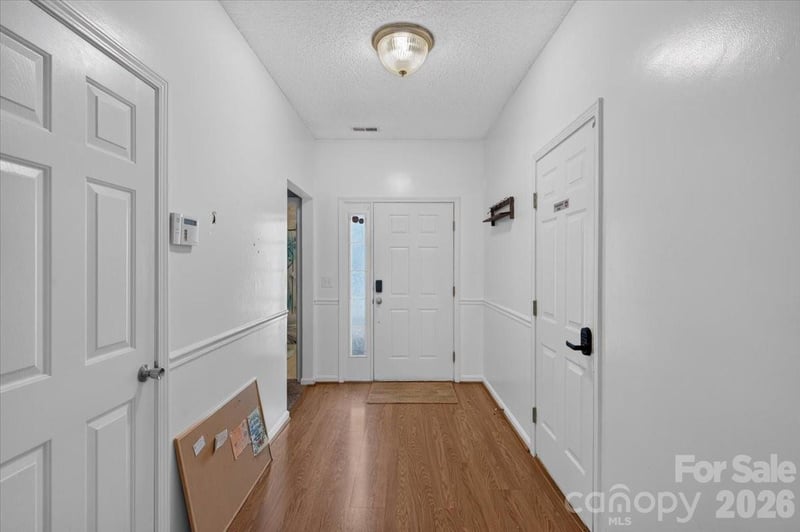 9207 Amy Dr, Charlotte, NC 28213