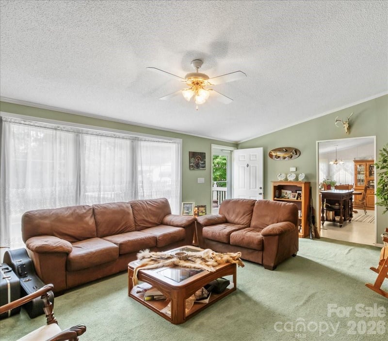 98 Cardinal Ln, Burnsville, NC 28714