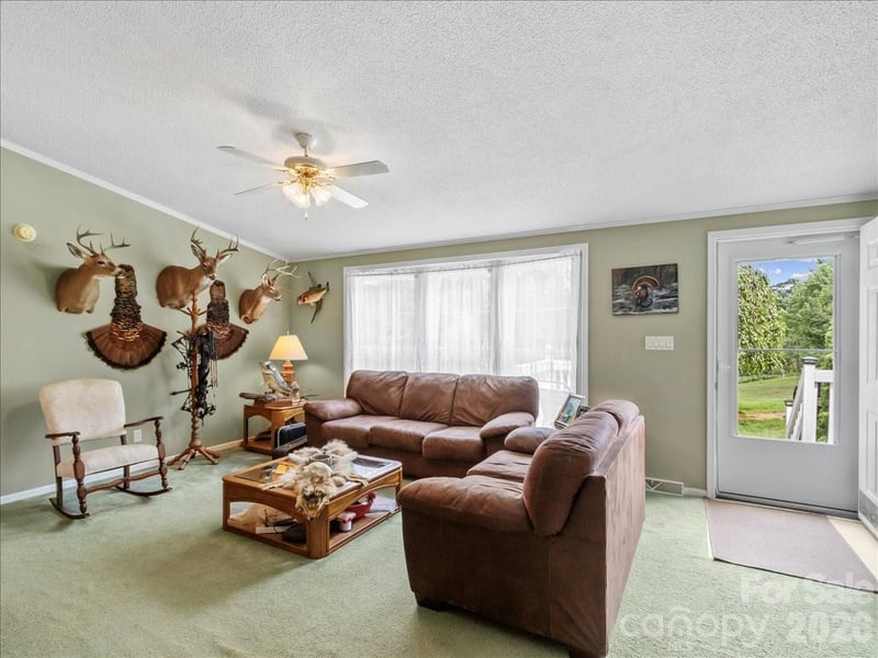 98 Cardinal Ln, Burnsville, NC 28714