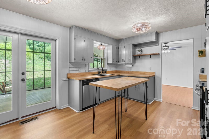 44 Green Dr, Waynesville, NC 28785