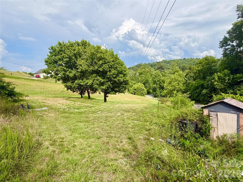 100 Sprouse Town Rd, Weaverville, NC 28787
