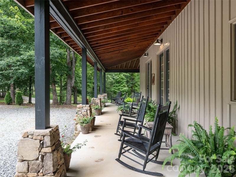 103 Old Saluda Dr, Saluda, NC 28773