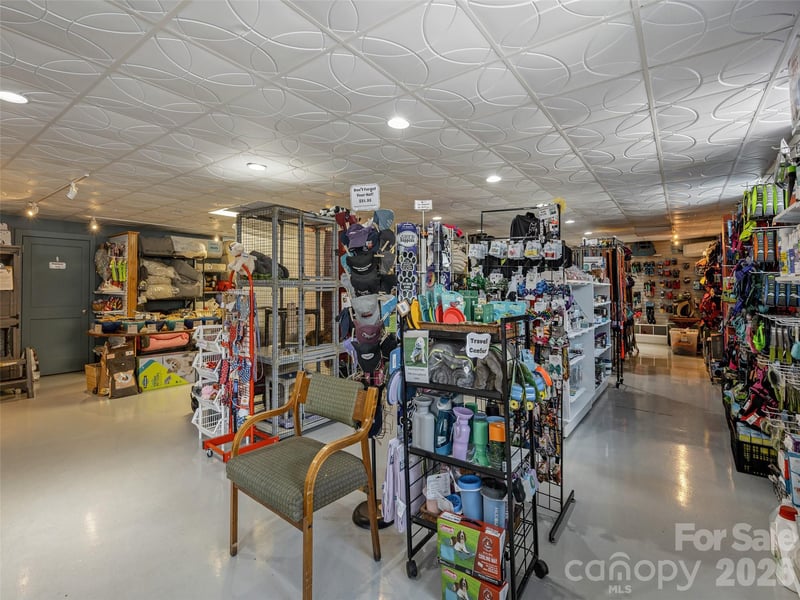44 Church St, Waynesville, NC 28786