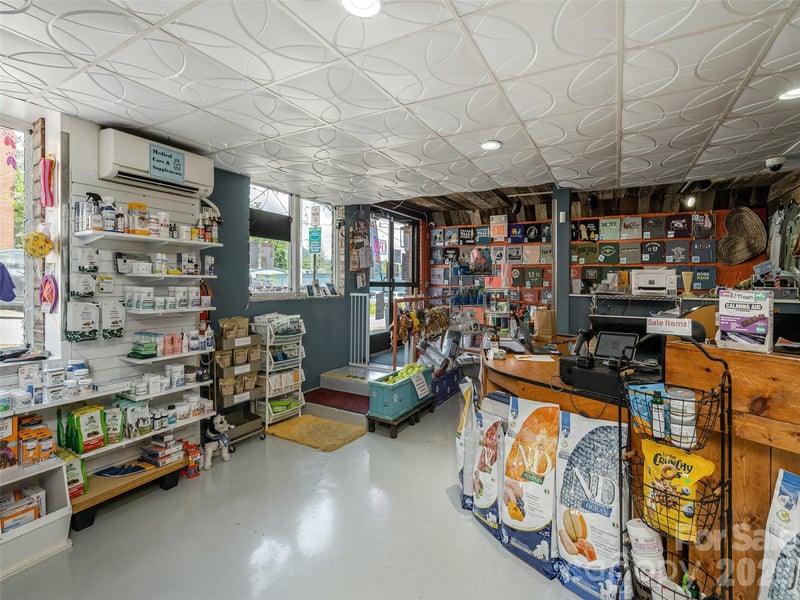 44 Church St, Waynesville, NC 28786