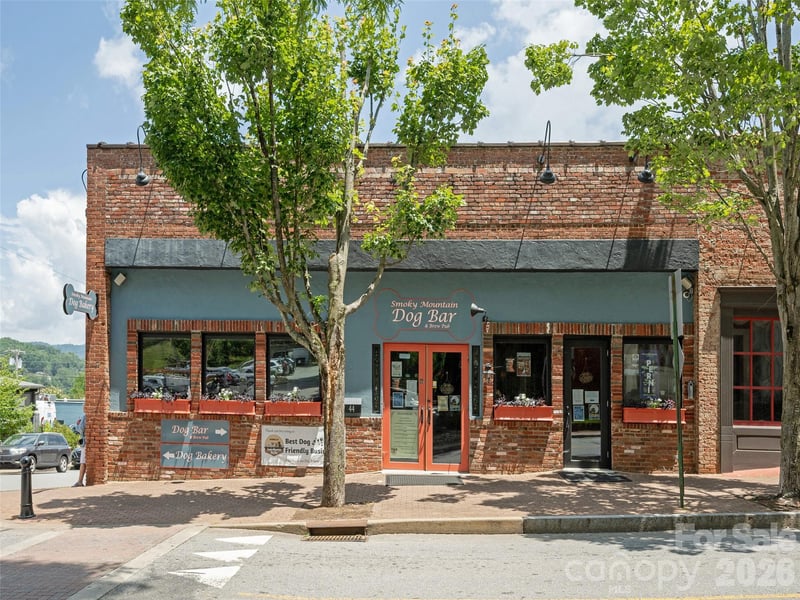 44 Church St, Waynesville, NC 28786