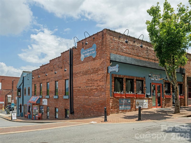 44 Church St, Waynesville, NC 28786