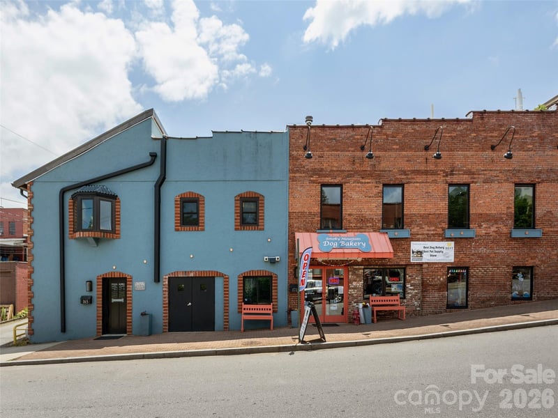 44 Church St, Waynesville, NC 28786