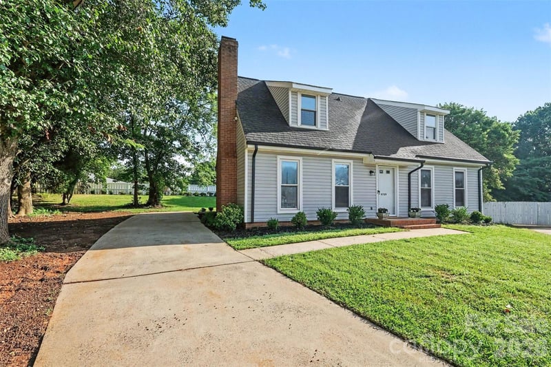 6739 Old Meadow Rd, Charlotte, NC 28227
