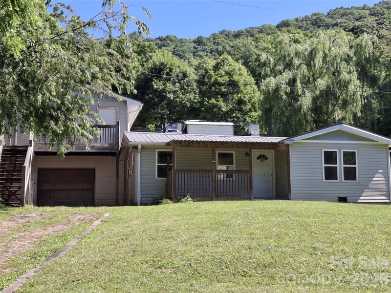 2795 Old Henson Cove Rd, Canton, NC 28716